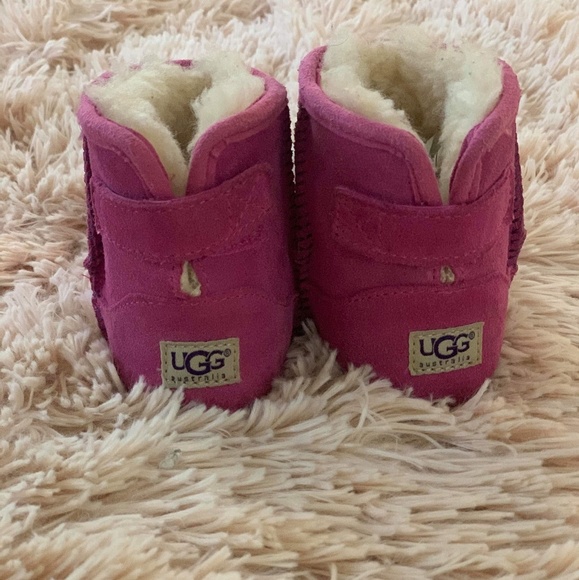 Baby ugg boots [hot pink- size 2/3] - Picture 3 of 3